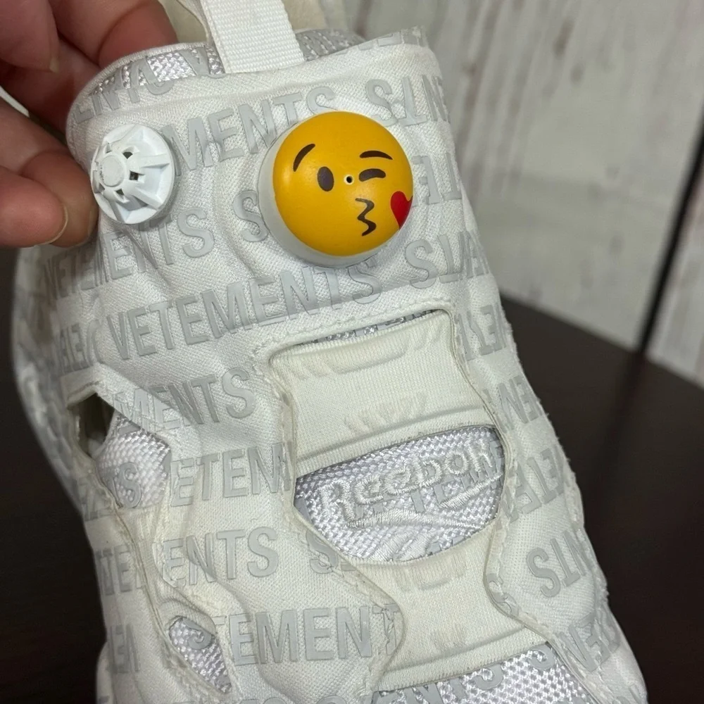 VETEMENTS X REEBOK instapump fury OG emoji white sneakers Men’s 6 Women’s 7 GUC